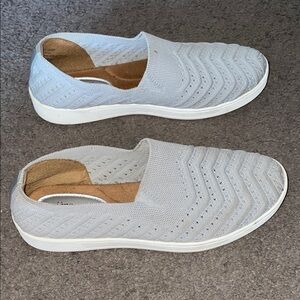Eurosoft Women's Light Gray slip on Flats Sz8 excellent cond. stretch mesh